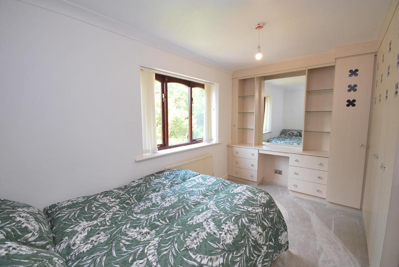 Entire And Exclusive Four Bed Detached VillaLostock エクステリア 写真