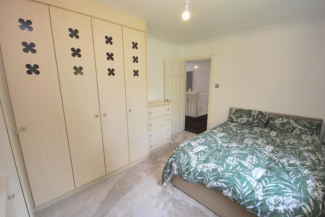 Entire And Exclusive Four Bed Detached VillaLostock エクステリア 写真