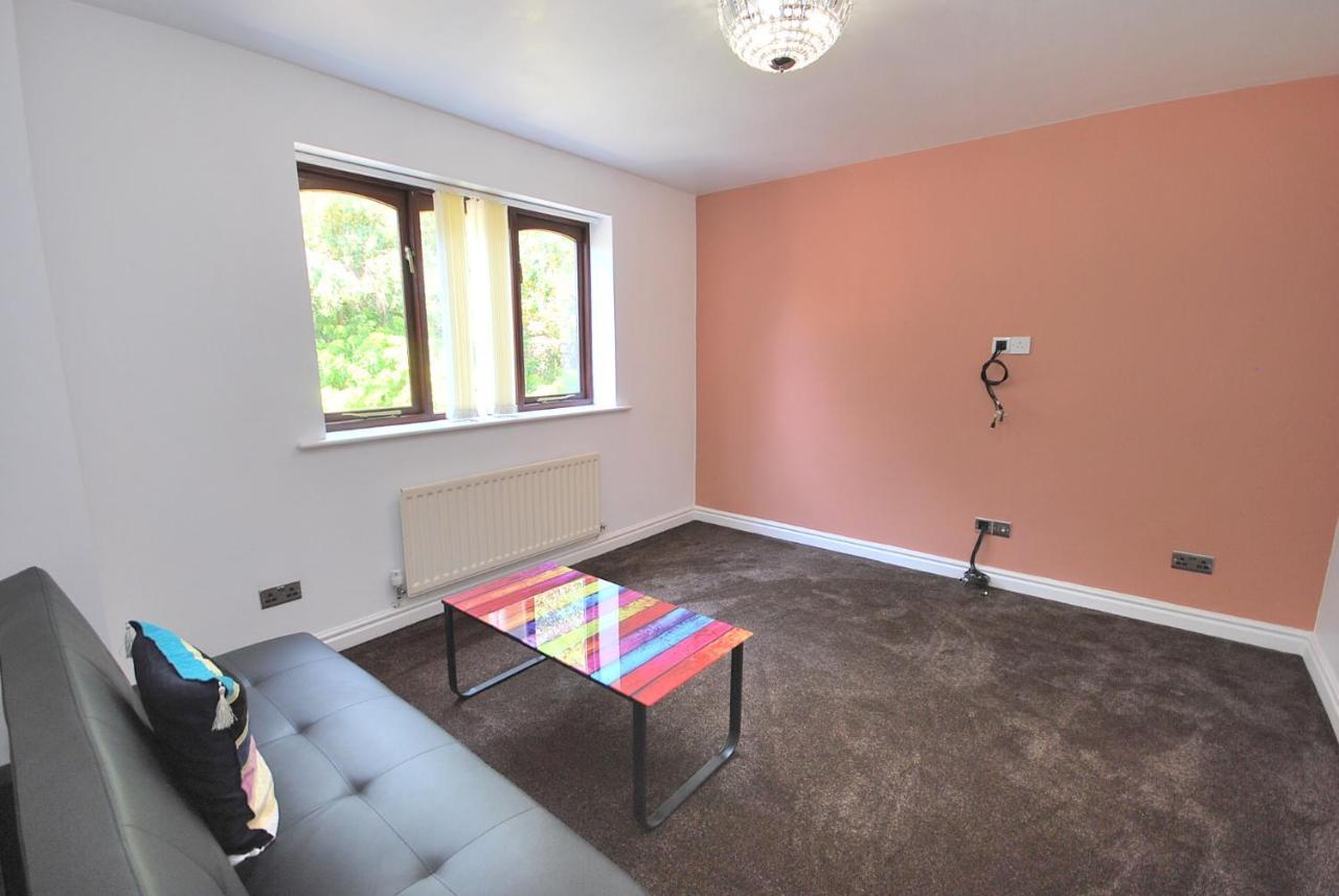 Entire And Exclusive Four Bed Detached VillaLostock エクステリア 写真