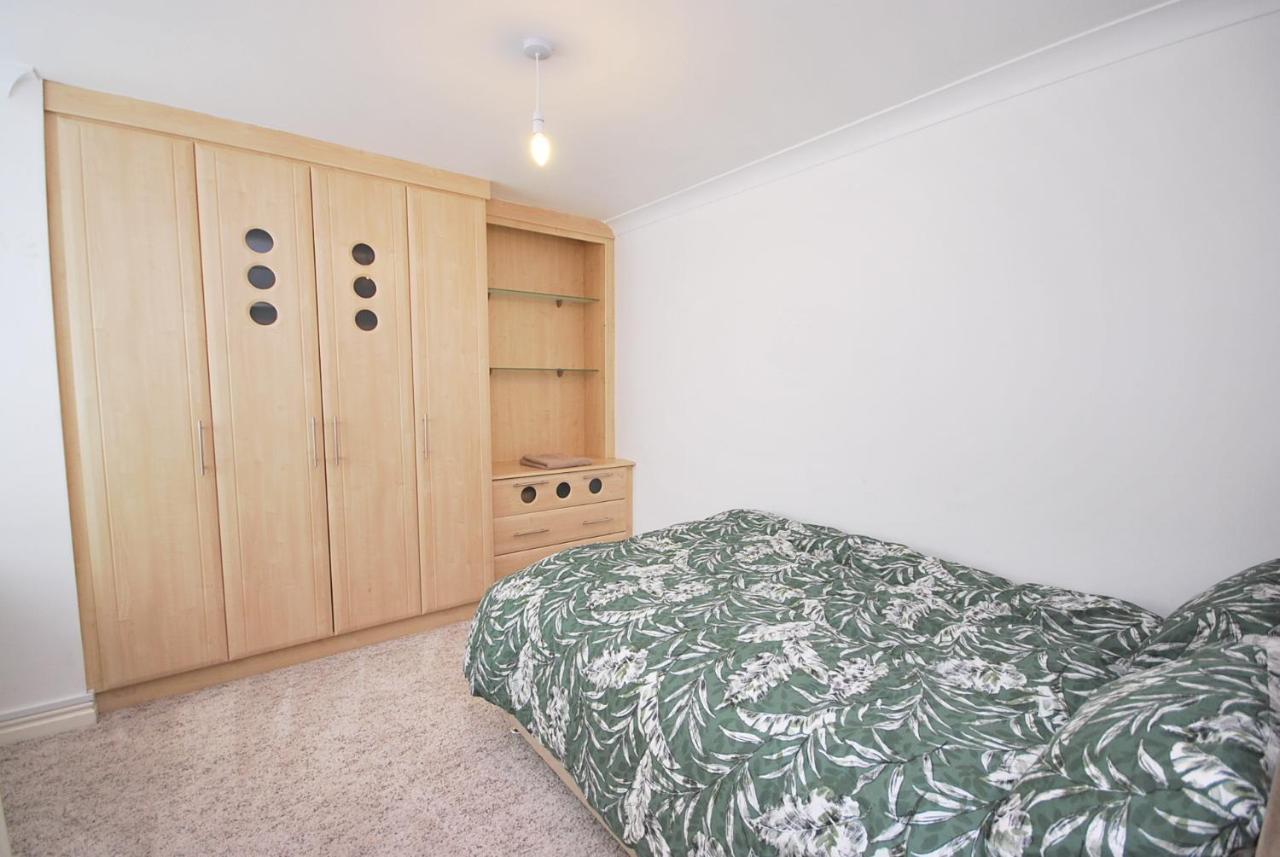 Entire And Exclusive Four Bed Detached VillaLostock エクステリア 写真