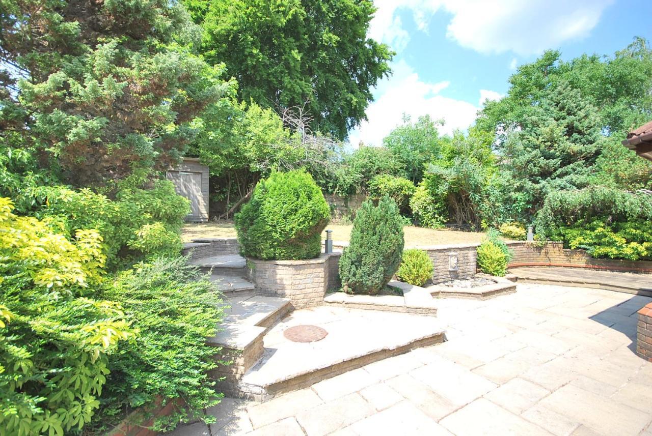 Entire And Exclusive Four Bed Detached VillaLostock エクステリア 写真