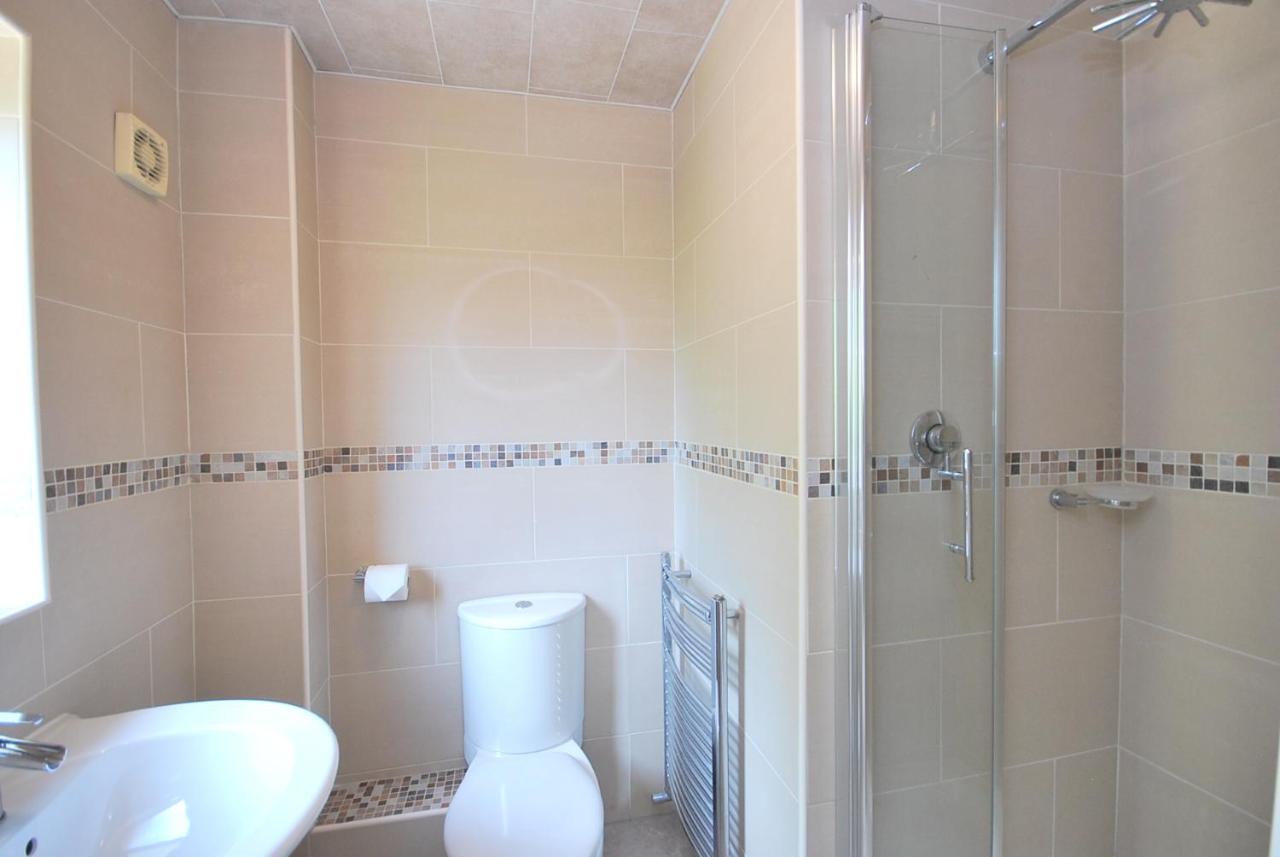 Entire And Exclusive Four Bed Detached VillaLostock エクステリア 写真