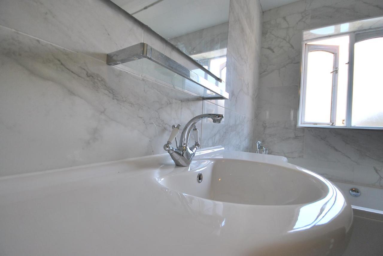 Entire And Exclusive Four Bed Detached VillaLostock エクステリア 写真