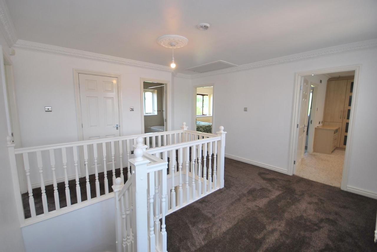 Entire And Exclusive Four Bed Detached VillaLostock エクステリア 写真