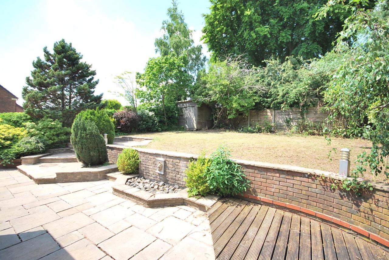 Entire And Exclusive Four Bed Detached VillaLostock エクステリア 写真